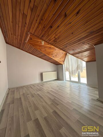 8-ÇAYIROVA ATATÜRK MAH. MUAMMER AKSOY CADDESİN'DE 2+1 ÜST DUBLEKS